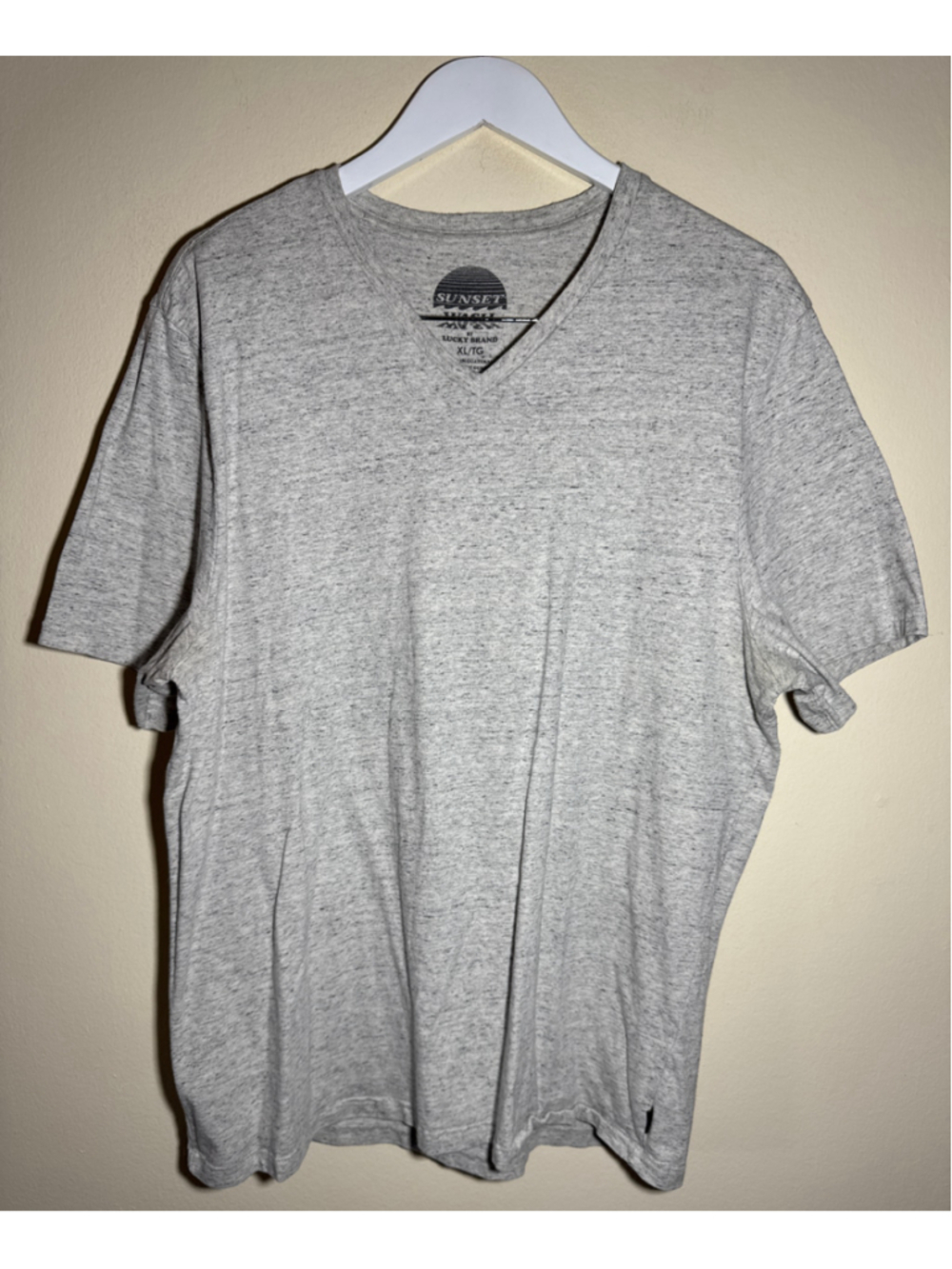 Lucky Brand V-Neck T-Shirt Grey Size XL PTP 22”